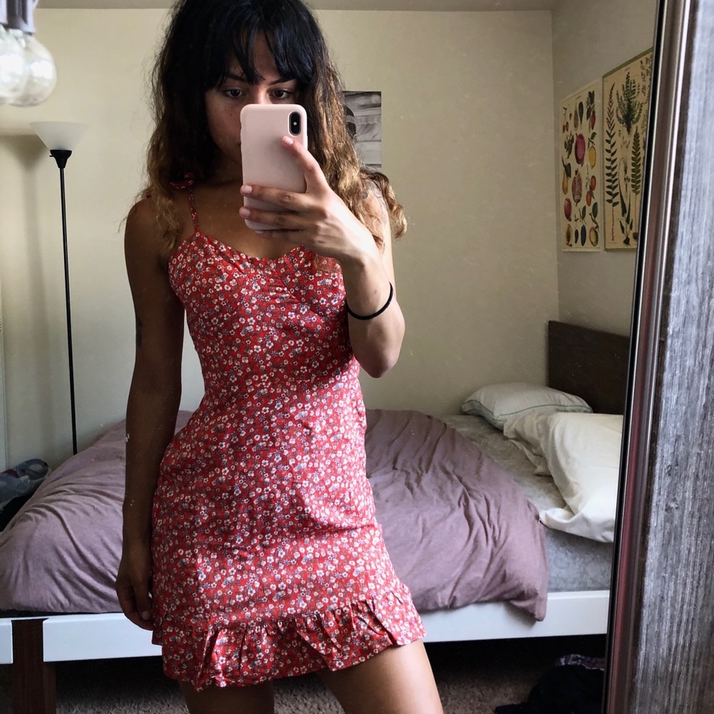 red floral sundress 🌹